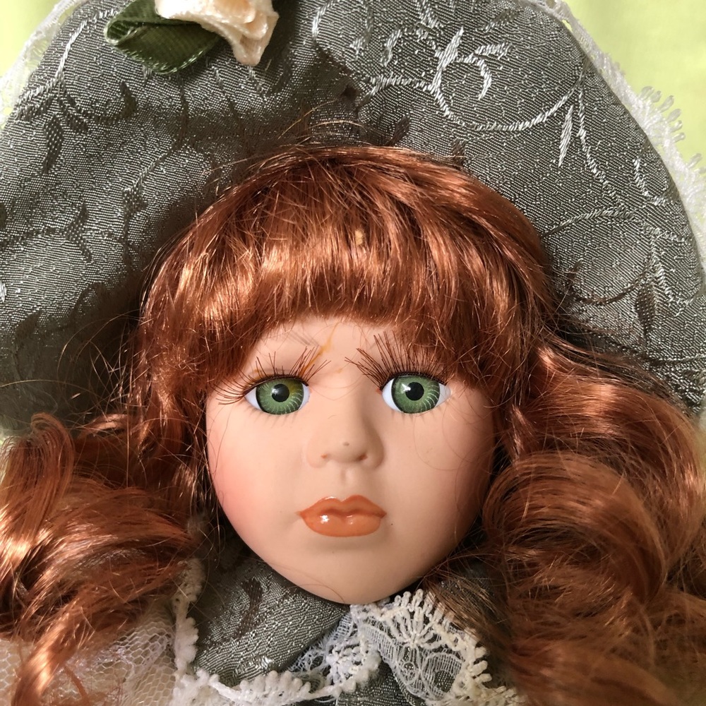 Porcelain Doll. Pretty hair, face, real eyelashes, 11”
